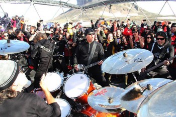 metallica-antarctica-crowd