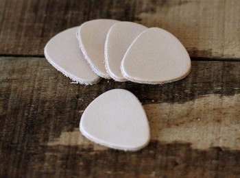Corter-Leather-Guitar-Picks