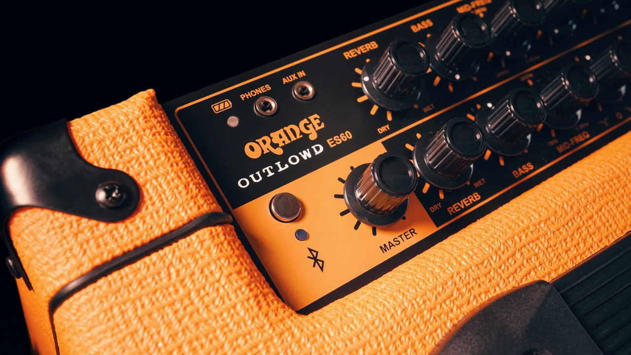 A photo of the Orange Outlowd ES60